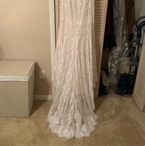 Brand new Kleinfield lace ivory dress size 10